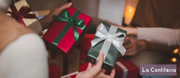 Cajas de regalos navideños